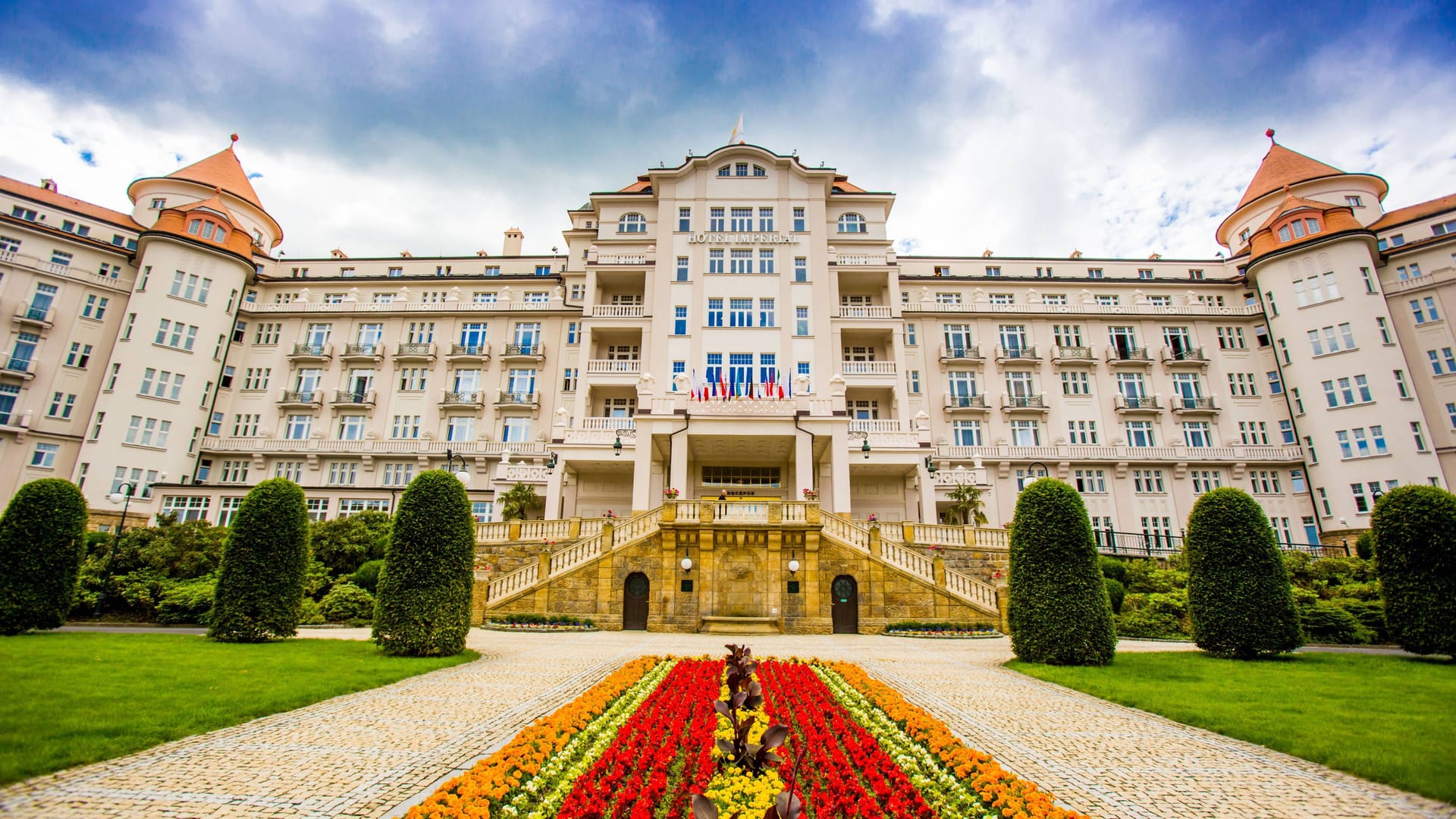 The Hotel Imperial in Karlovy Vary (Karlsbad): Kaiser Franz Joseph I., König Edward VII. und Mitglieder des russischen Zarenhauses residierten hier genauso wie Goethe, Schiller und Michael Douglas.