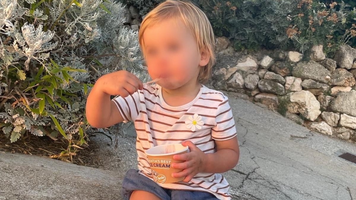 Die kleine Rebecca: Sie entglitt ihrem Vater beim Rutschen.