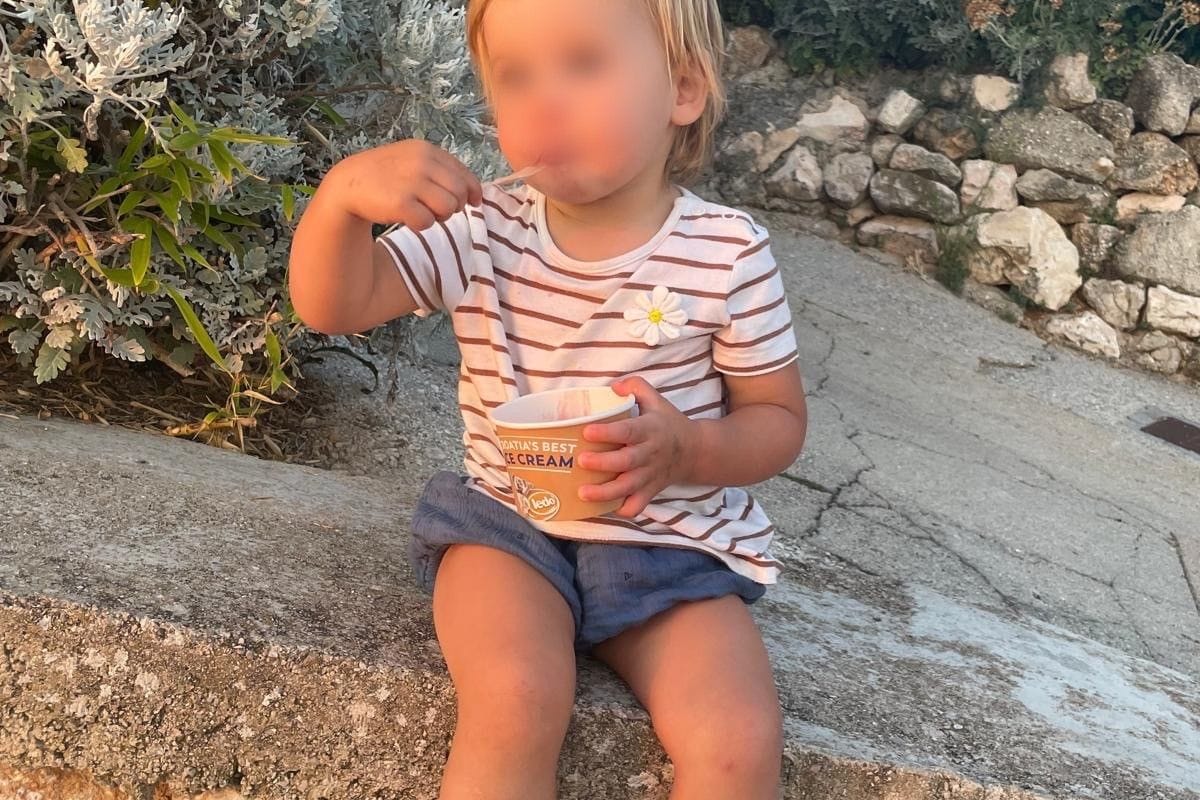 Die kleine Rebecca: Sie entglitt ihrem Vater beim Rutschen.