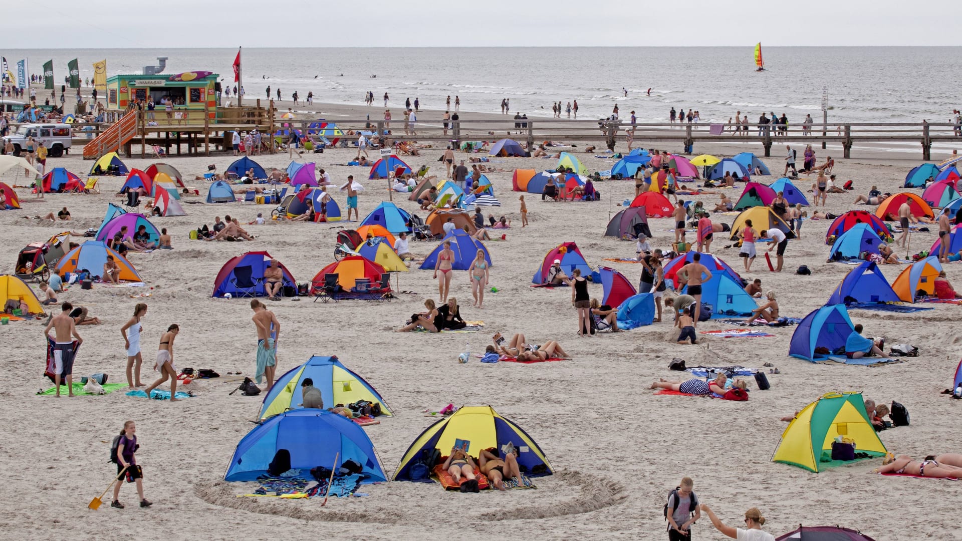 Eine Woche am Strand – oder auch nur bei Freunden - ist für viele Menschen zu teuer: In Bremen ganz besonders.