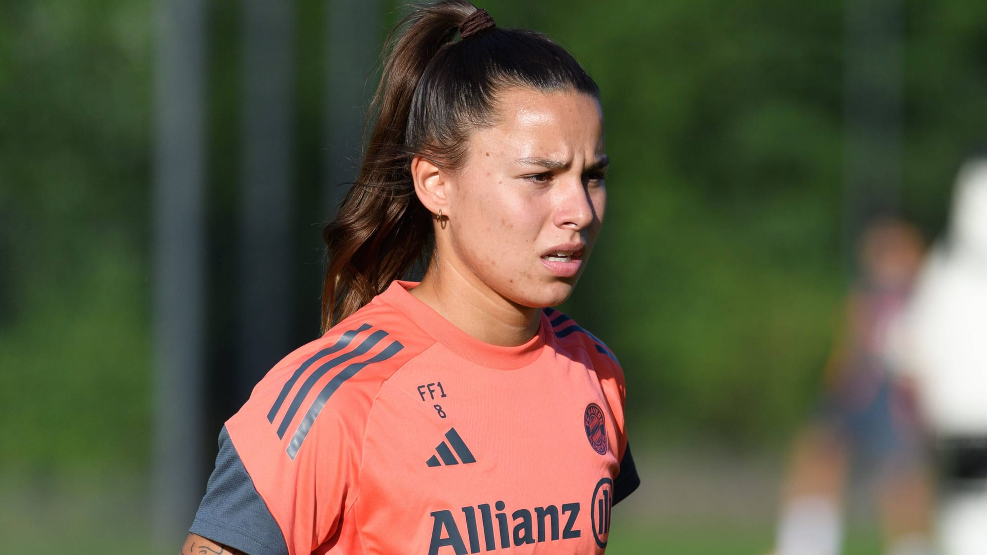 Lena Oberdorf im Training beim FC Bayern: Die Mittelfeldspielerin ist seit 2024 beim deutschen Rekordmeister.