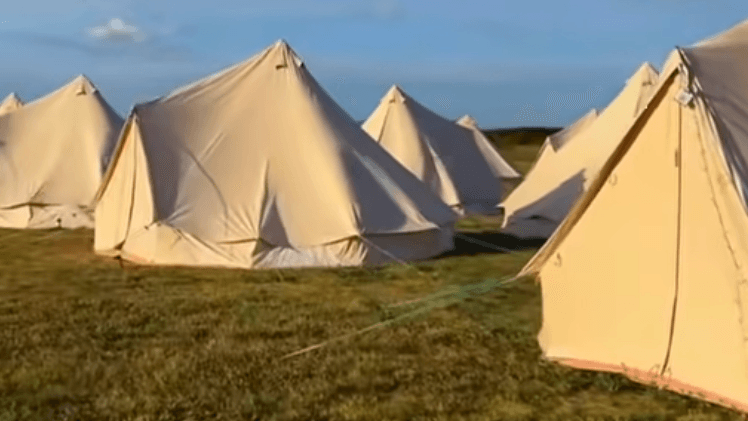 Zelte für die Besucher des Festivals: Rund 1.000 Besucher kamen zum "Swingathon" im britischen Allington.