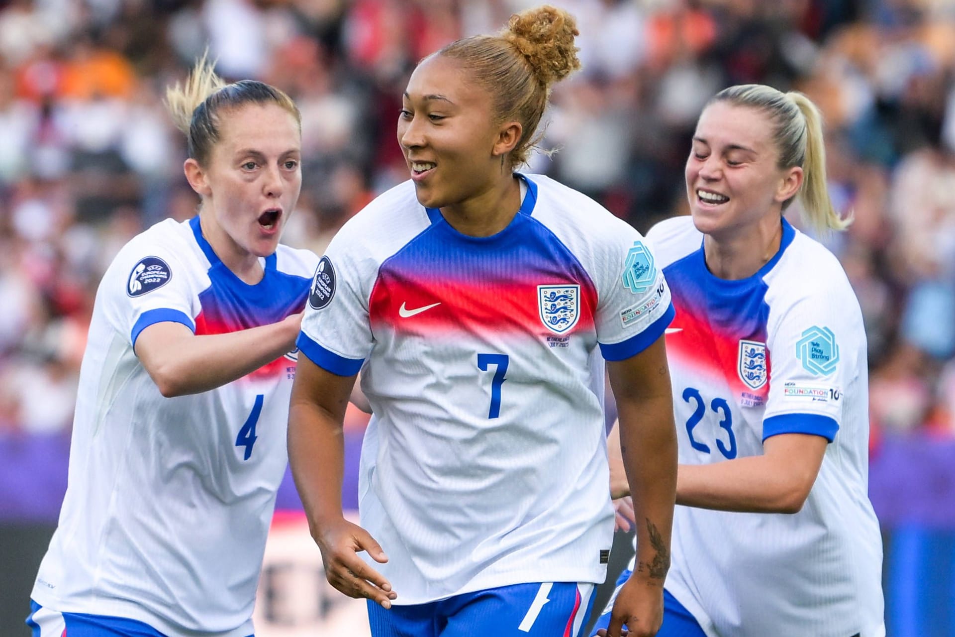 Matchwinnerin: Lauren James (M.) traf gleich zweimal gegen die Niederlande.