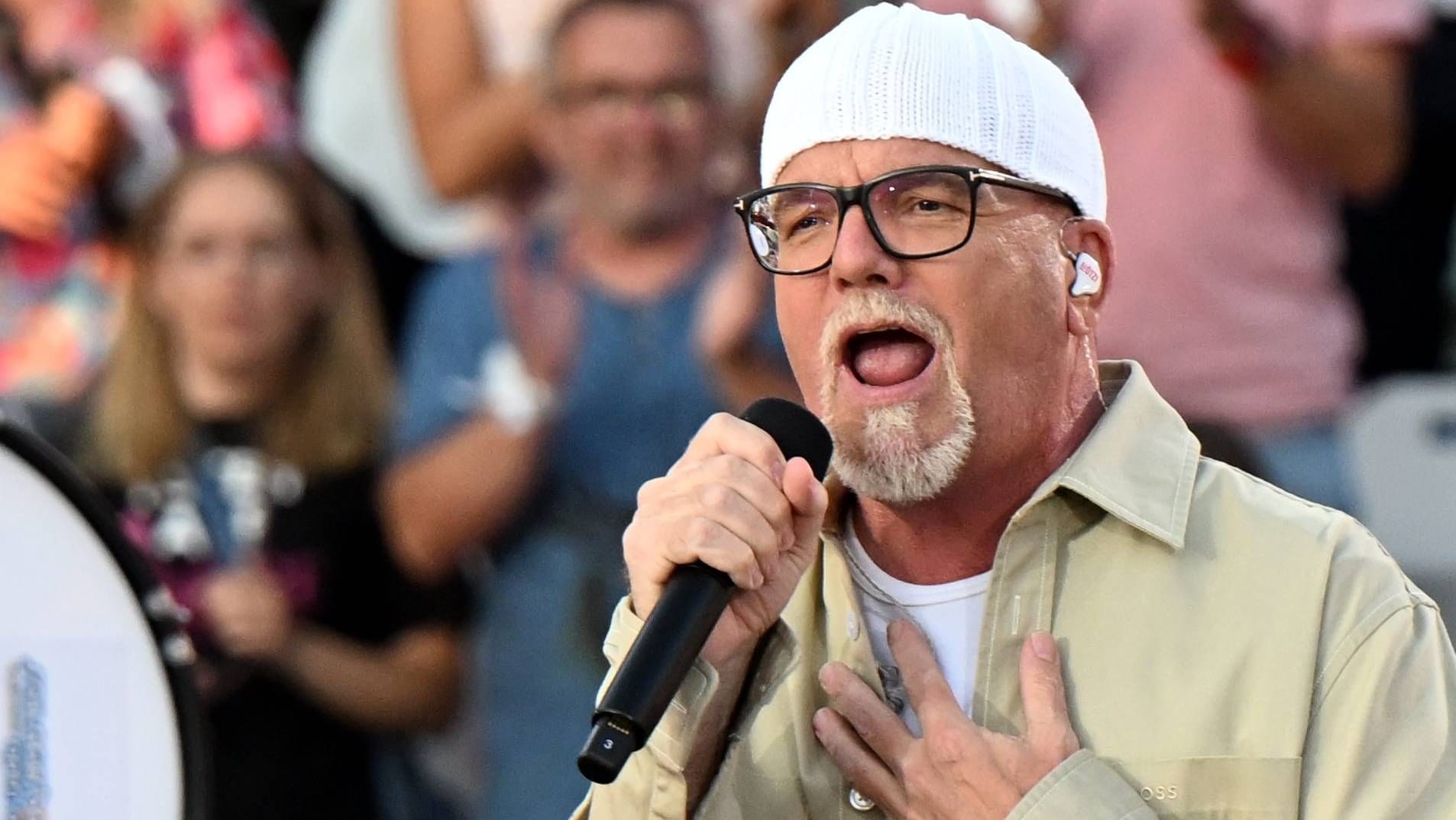 Platz 2: DJ Ötzi sichert sich mit seinem beliebtesten Track "Sweet Caroline – Single Version" monatliche Einnahmen von 6.698,07 Euro.