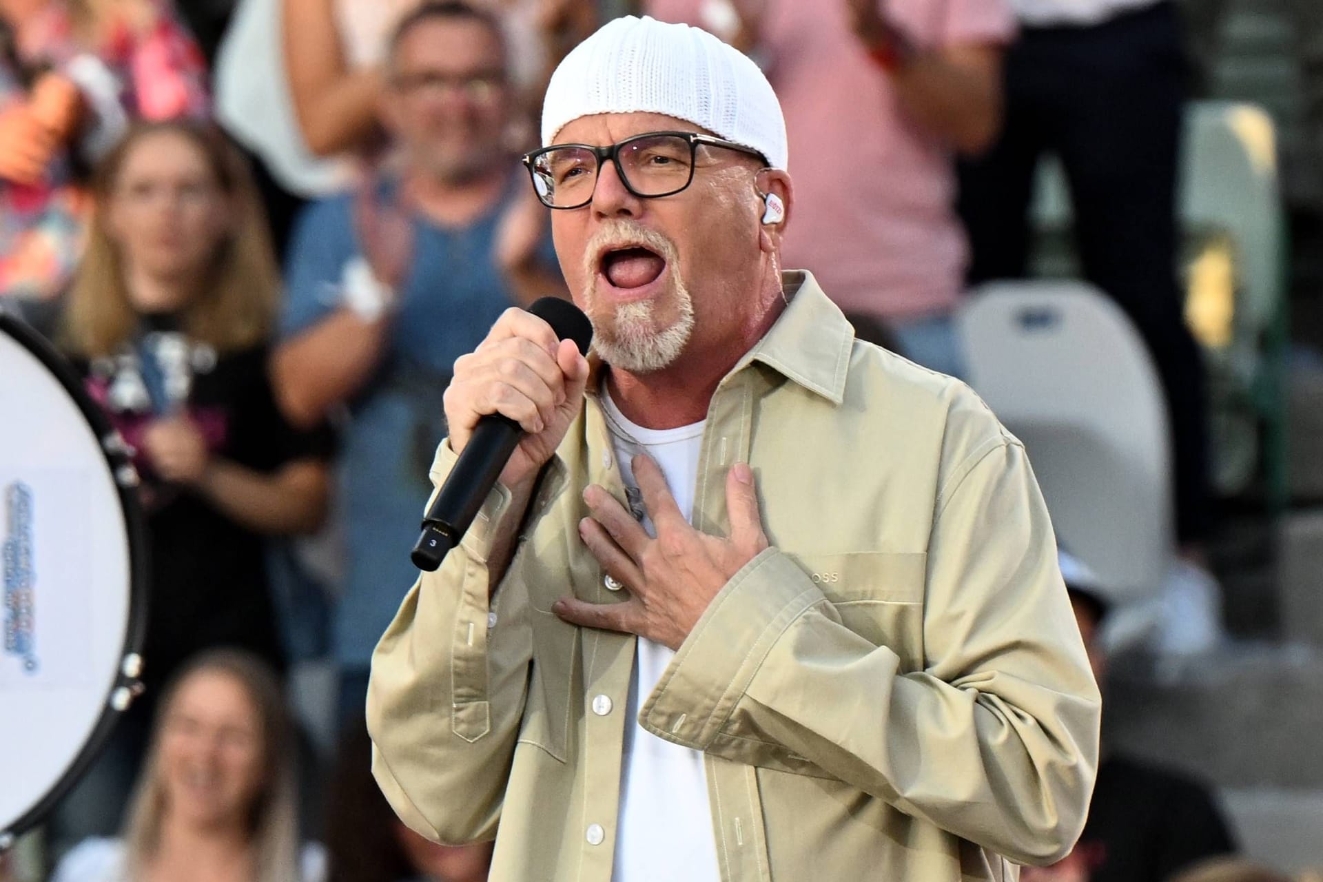 Platz 2: DJ Ötzi sichert sich mit seinem beliebtesten Track "Sweet Caroline – Single Version" monatliche Einnahmen von 6.698,07 Euro. Platz 2: DJ Ötzi sichert sich mit seinem beliebtesten Track "Sweet Caroline – Single Version" monatliche Einnahmen von 6.698,07 Euro.