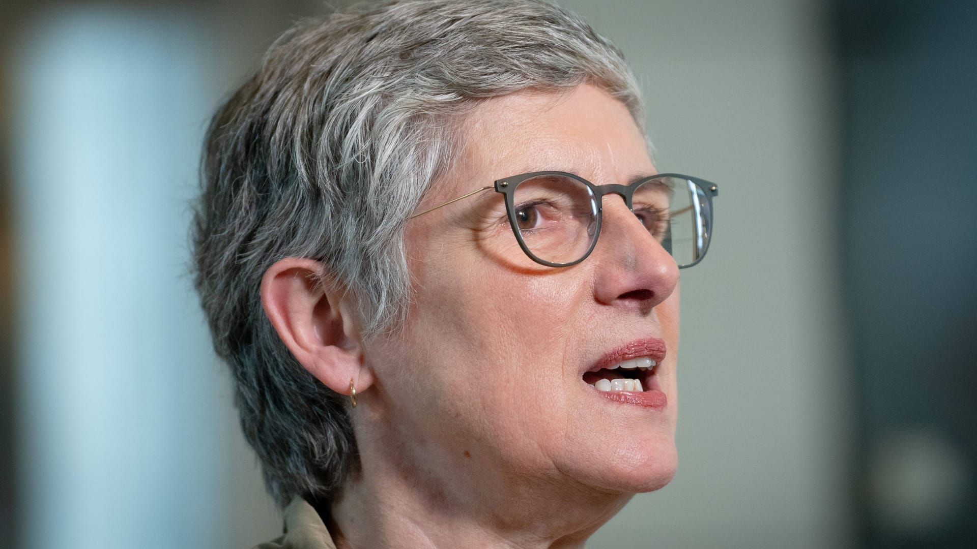Britta Haßelmann, Fraktionsvorsitzende der Grünen im Bundestag, kritisiert die CDU scharf wegen ihres Verhaltens bei der Verfassungsrichterwahl. (Archivbild)