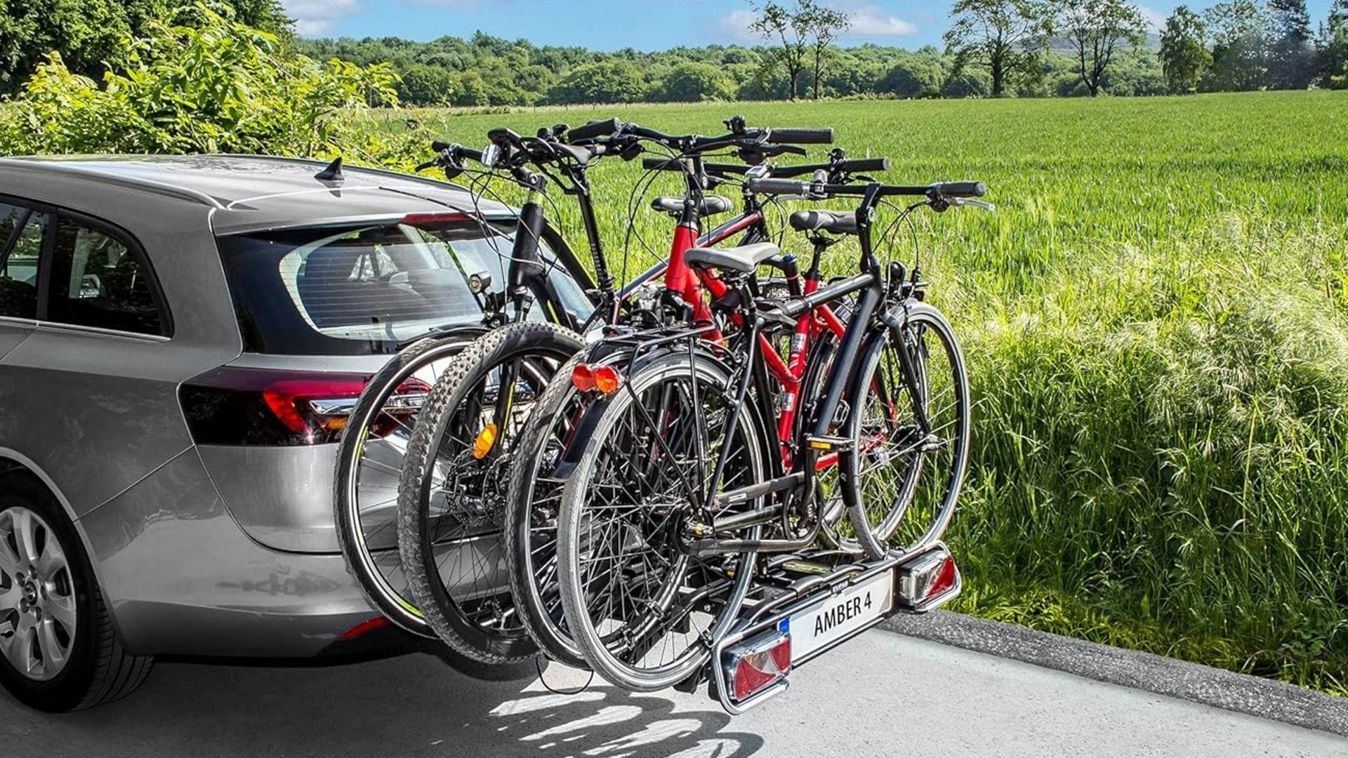 Mit dem reduzierten Fahrradträger von Eufab haben Sie bis zu vier Räder und E-Bikes immer dabei.
