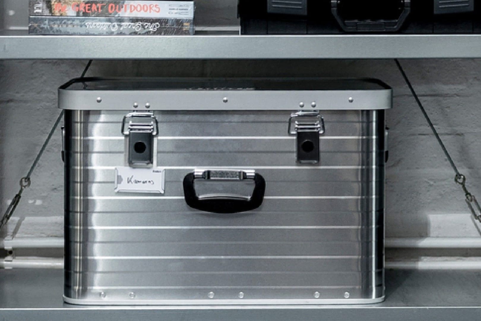 Robuste Aluboxen in drei Größen, ideal zum Transport und zur Lagerung.