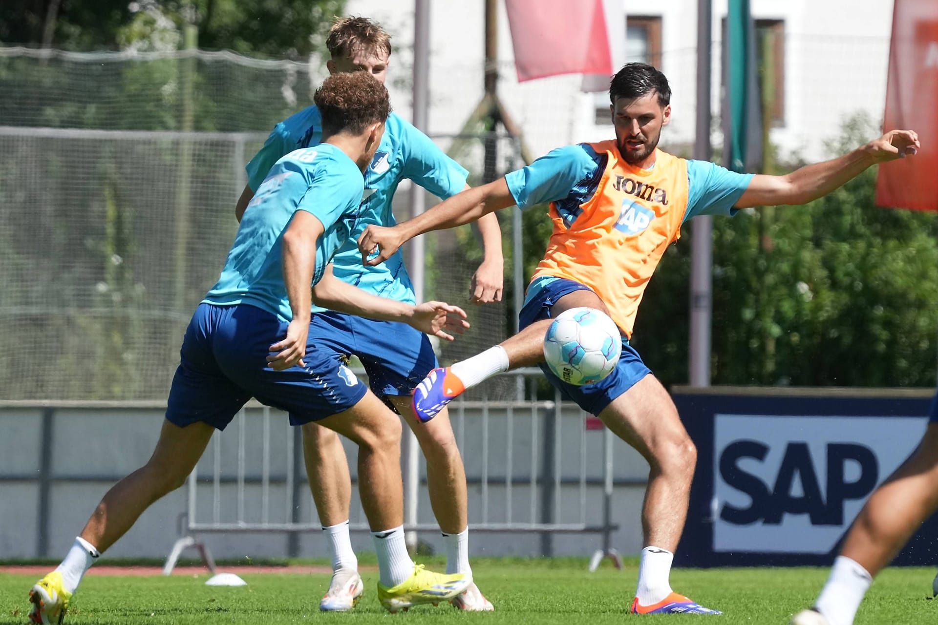 Hoffenheims Geiger (li.) und Grillitsch (Archivbild): Kein Platz mehr bei der TSG.