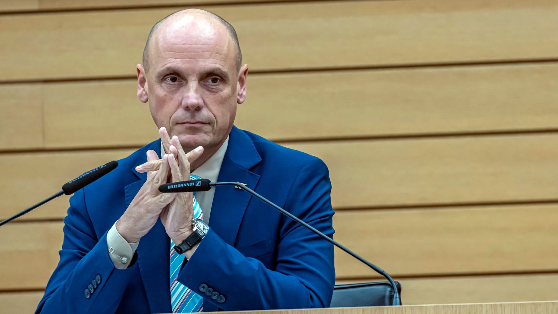 Daniel Born (SPD), Vizepräsident des baden-württembergischen Landtags: Er malte ein Hakenkreuz auf einen Wahlzettel.