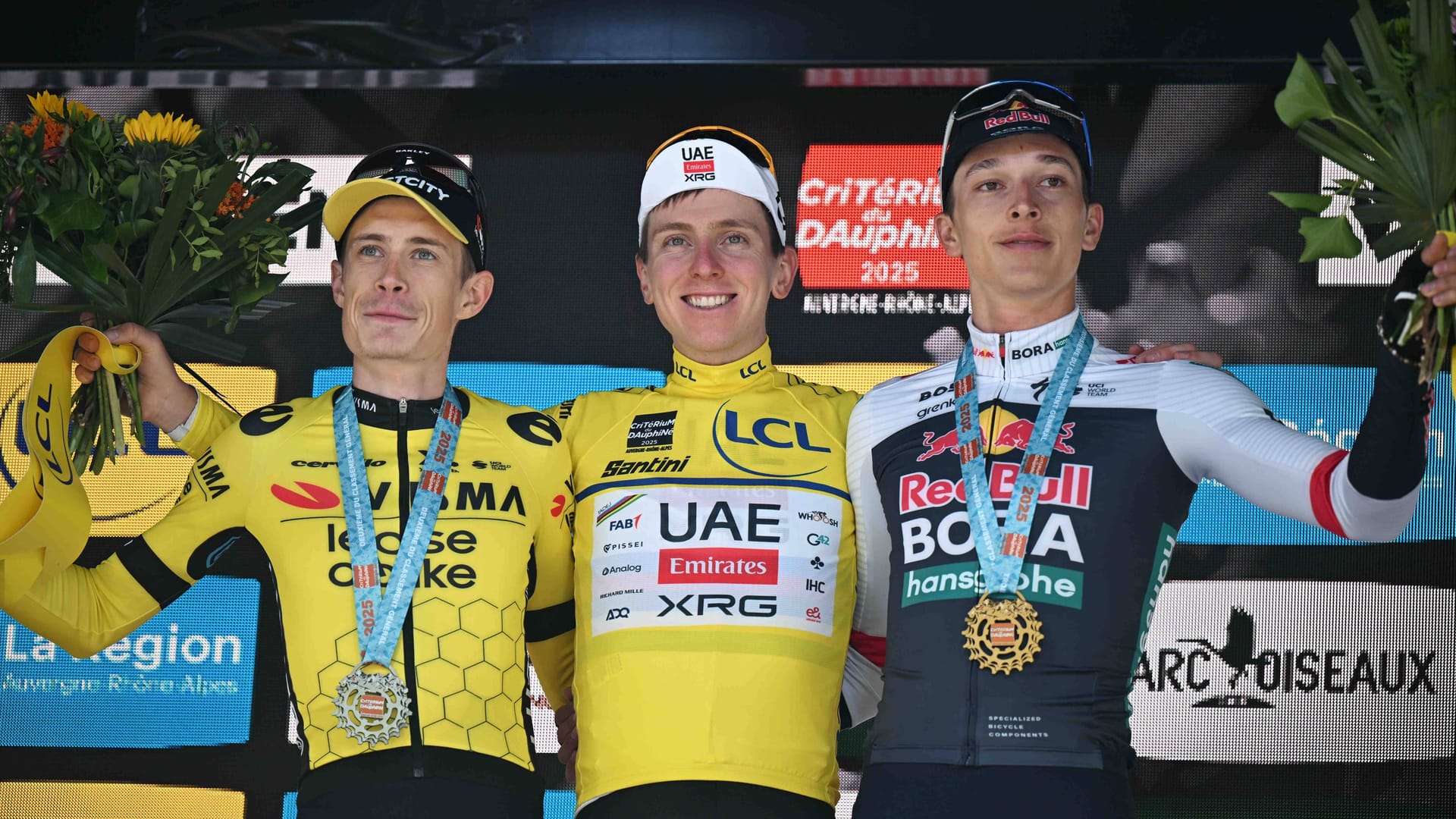 Das Podium bei der Dauphiné-Rundfahrt (v.l.n.r.): Jonas Vingegaard, Tadej Pogačar und Florian Lipowitz.