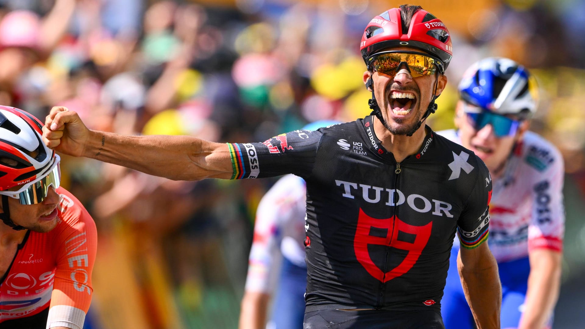 Zu früh gejubelt: Julian Alaphilippe bei der Zieleinfahrt in Carcassonne.