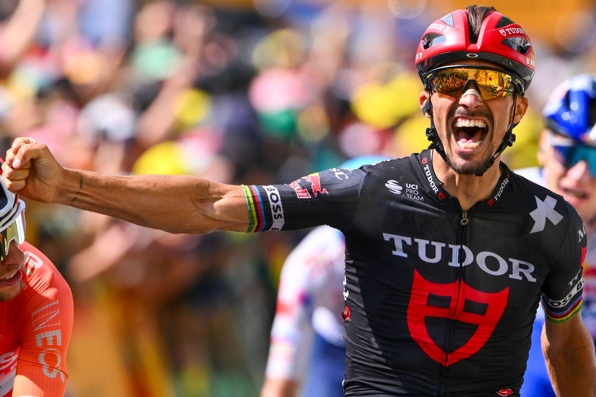 Zu früh gejubelt: Julian Alaphilippe bei der Zieleinfahrt in Carcassonne.