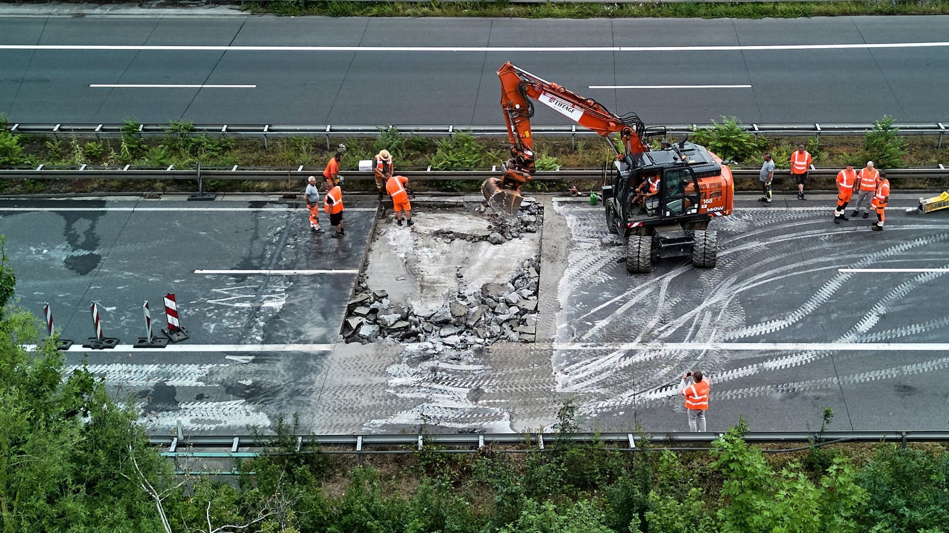 Reparatur von Hitzeschäden auf der Autobahn 5 in Hessen.