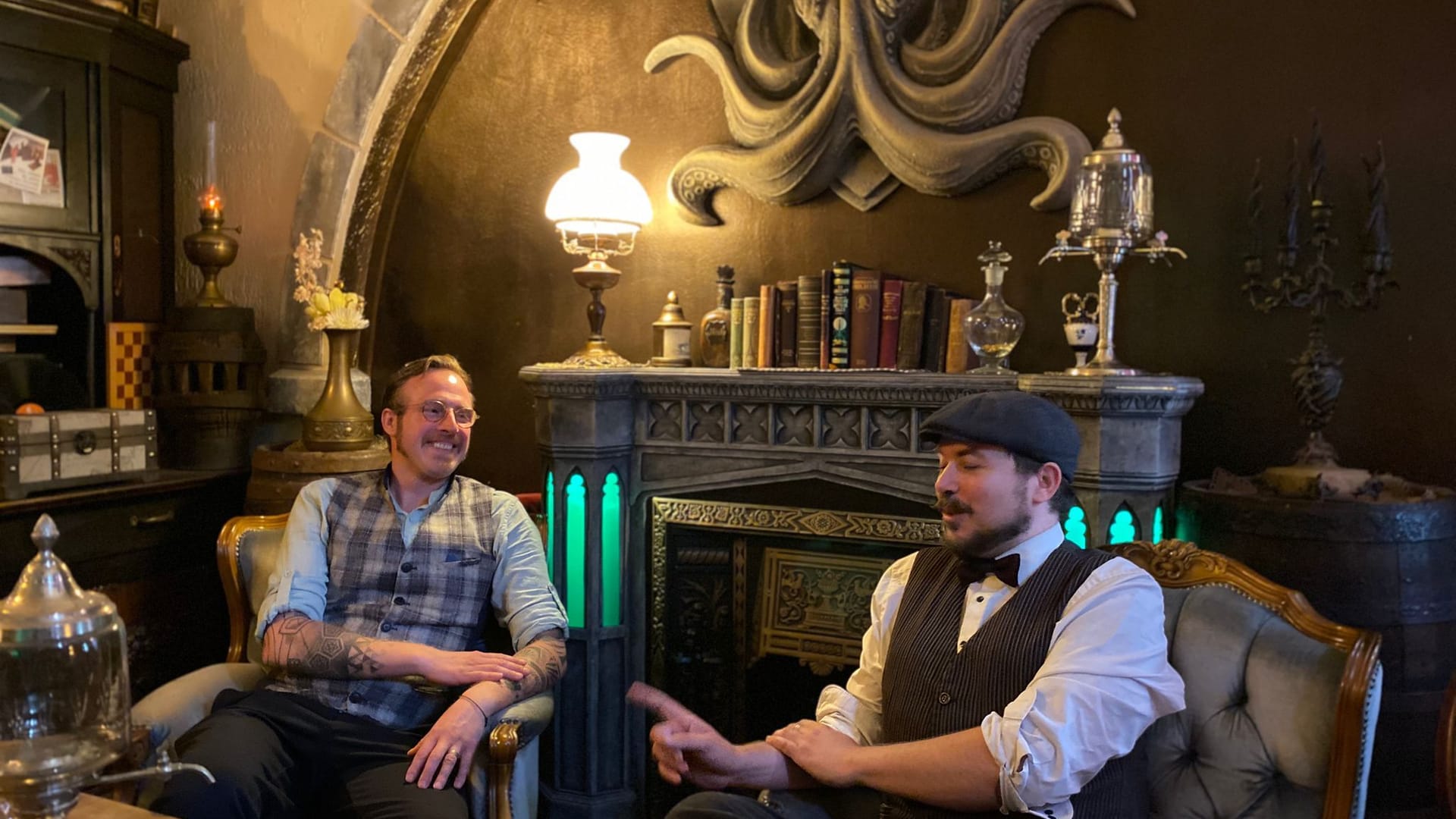Robert Hellpap (l.) und Stephan Kinting (r.): Für viele Gäste der Bar ist der Gastgeber inzwischen zu einem Freund geworden.