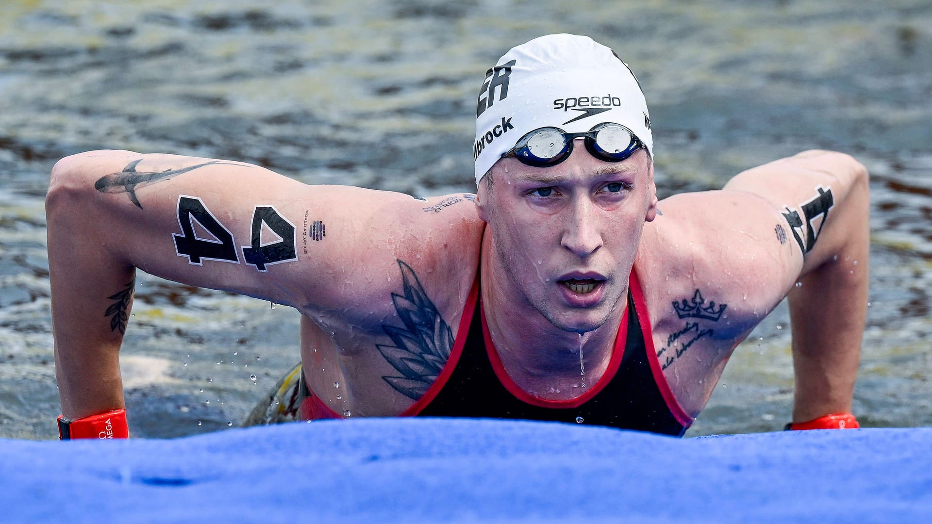 Florian Wellbrock: Der deutsche Schwimmer hat etwas geschafft, was im Freiwasser bei einer WM noch niemandem zuvor gelungen ist.