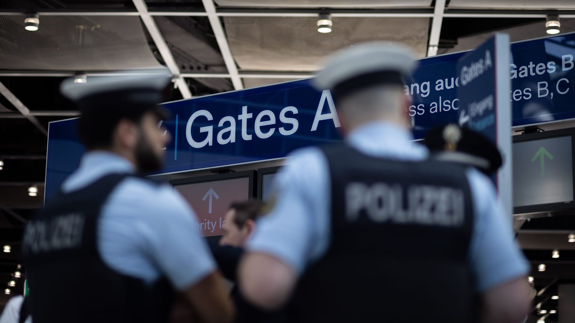 Düsseldorf - Flughafen am Pfingstwochenende