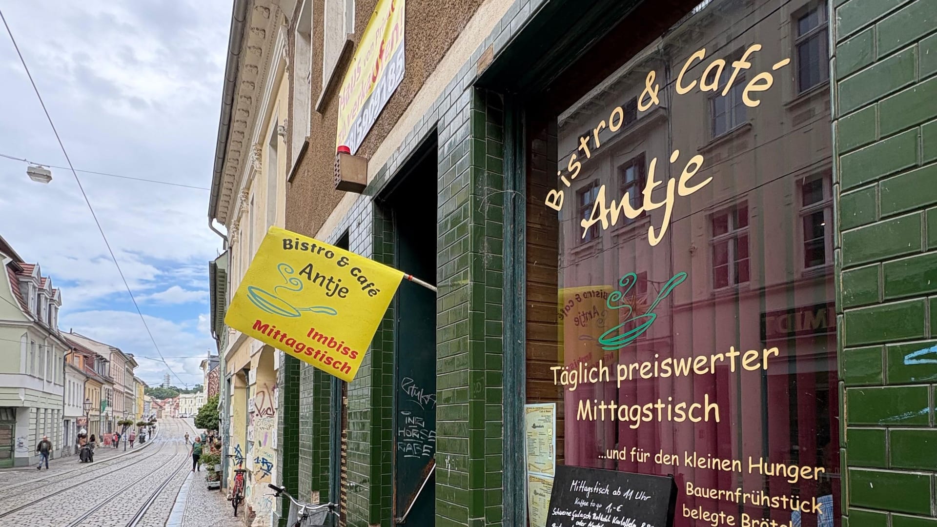 Bistro & Café Antje: Das Haus mit dem Kult-Imbiss wird verkauft.