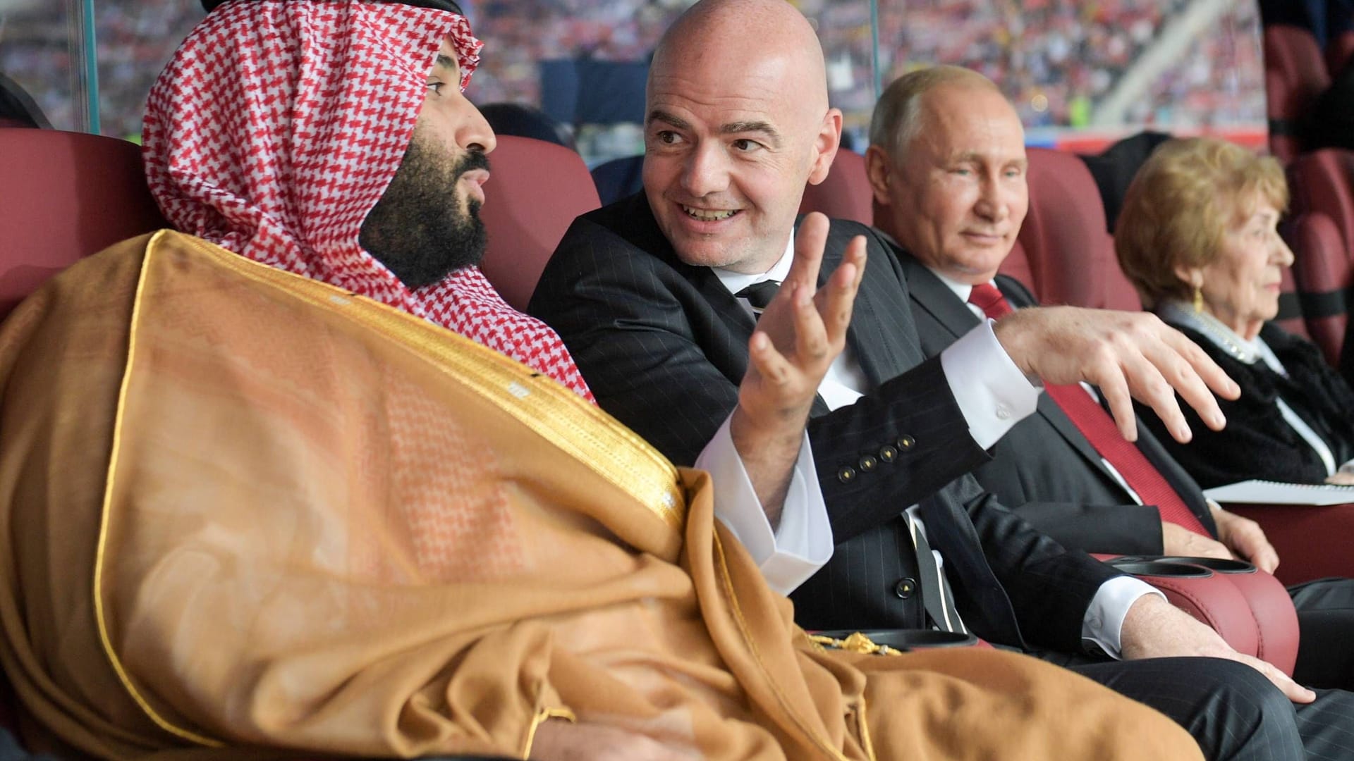 Drei, die sich verstehen: Mohammed Bin Salman (l.), Fifa-Präsident Gianni Infantino und der russische Diktator Wladimir Putin bei der WM 2018 in Moskau.