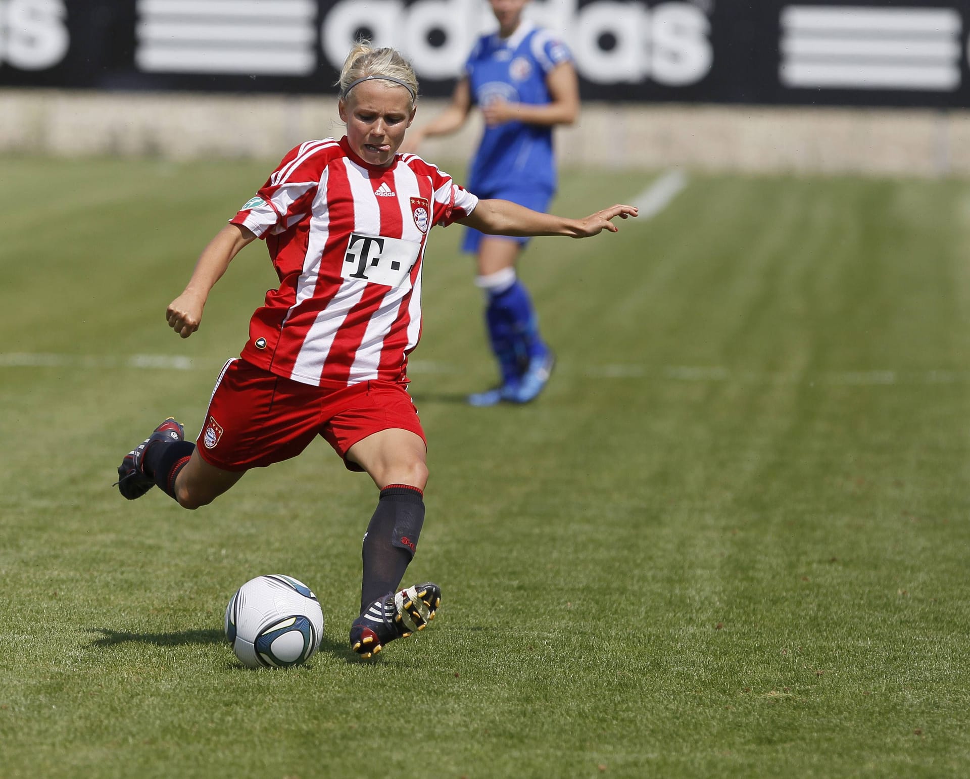 Julia Šimić: Sie spielte von 2005 bis 2013 beim FC Bayern.