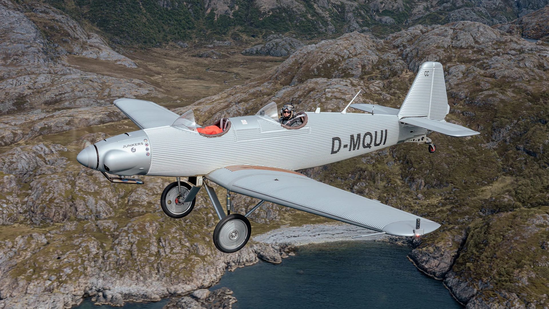 Claus Cordes in seiner Maschine über Norwegen. Die Junkers A50 Junior Tour führte über zwölf Länder und endet am 19. Juli 2025 in der Flugwerft Oberschleißheim.