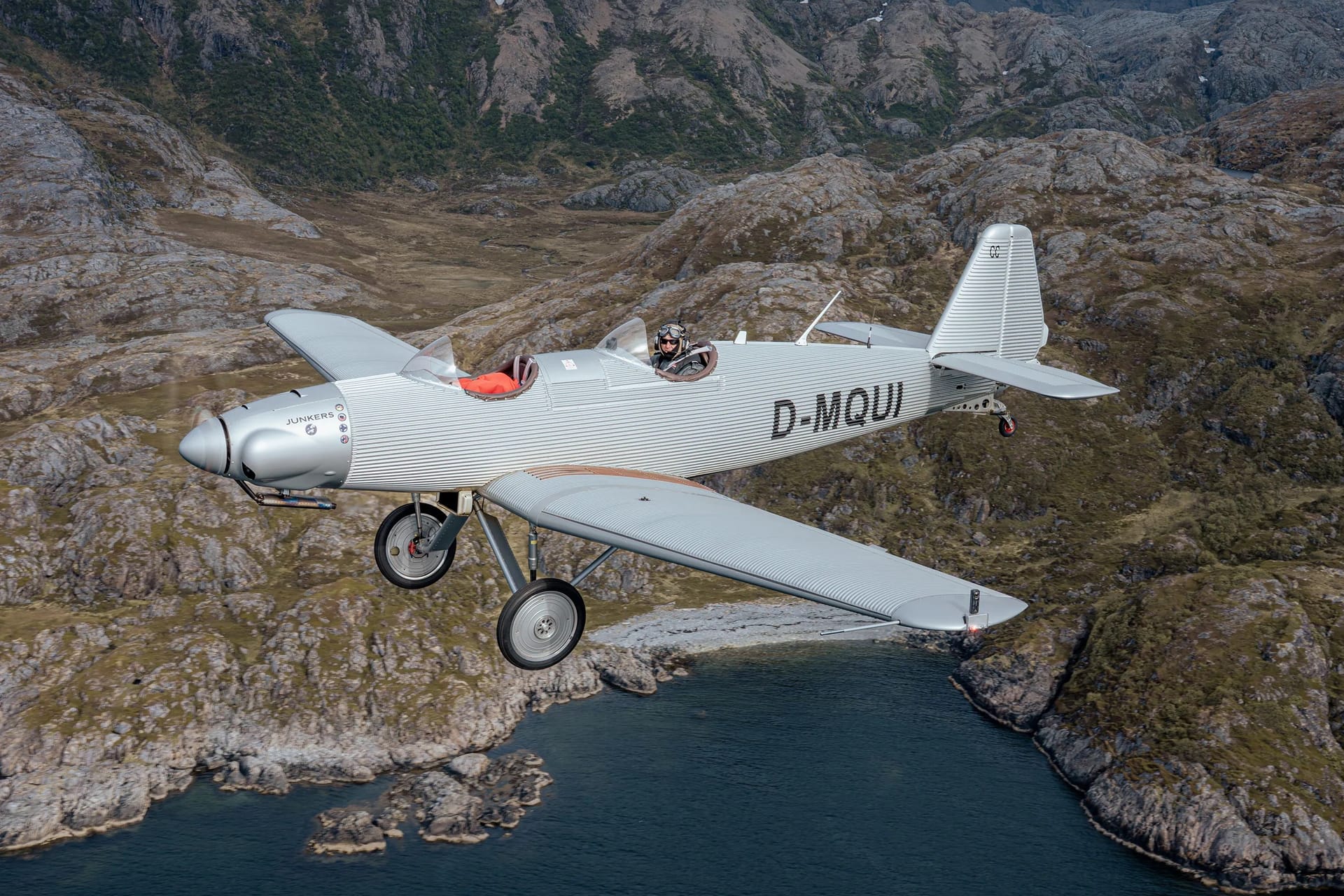 Claus Cordes in seiner Maschine über Norwegen. Die Junkers A50 Junior Tour führte über zwölf Länder und endet am 19. Juli 2025 in der Flugwerft Oberschleißheim.