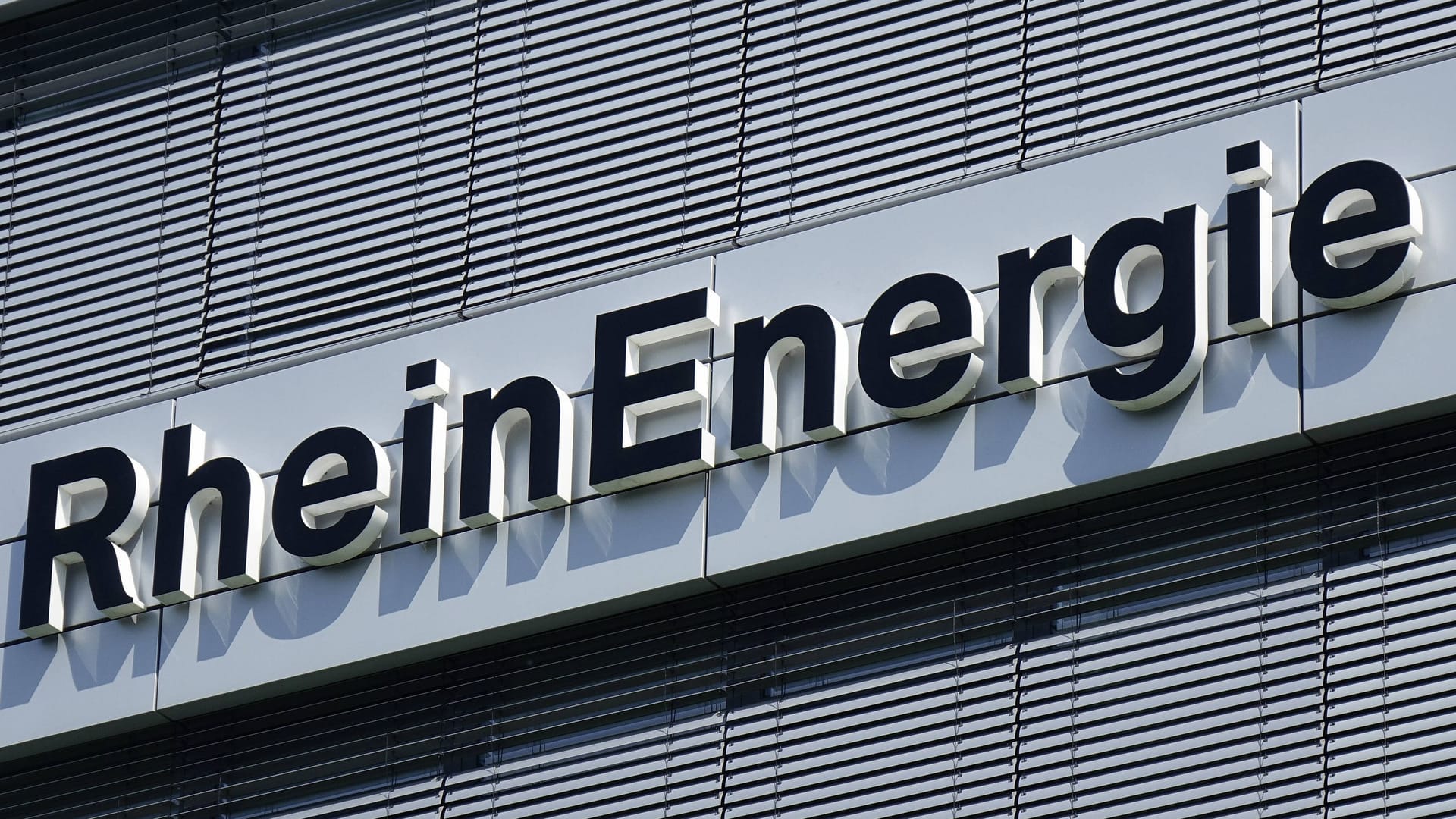 RheinEnergie in Köln (Archivbild): Die Bedrohungslage beeinflusst sogar die Kommunikation mit Bürgern.