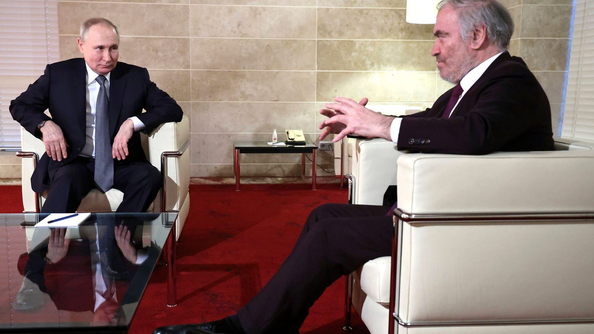 An seinem 70. Geburtstag im Jahr 2023 gönnte sich Russlands Diktator (l.) einen Besuch im Mariinsky Theater, an seiner Seite: Walery Gergijew.