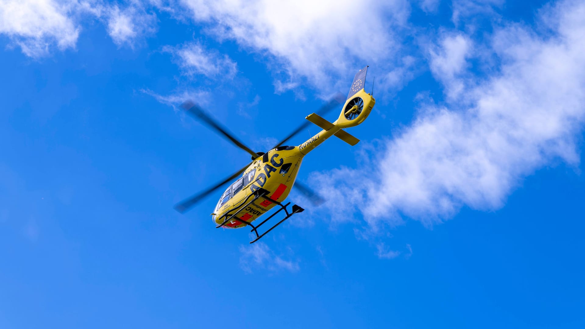 Rettungshubschrauber (Symbolbild): Der Gesundheitszustand des Mannes verschlechterte sich.