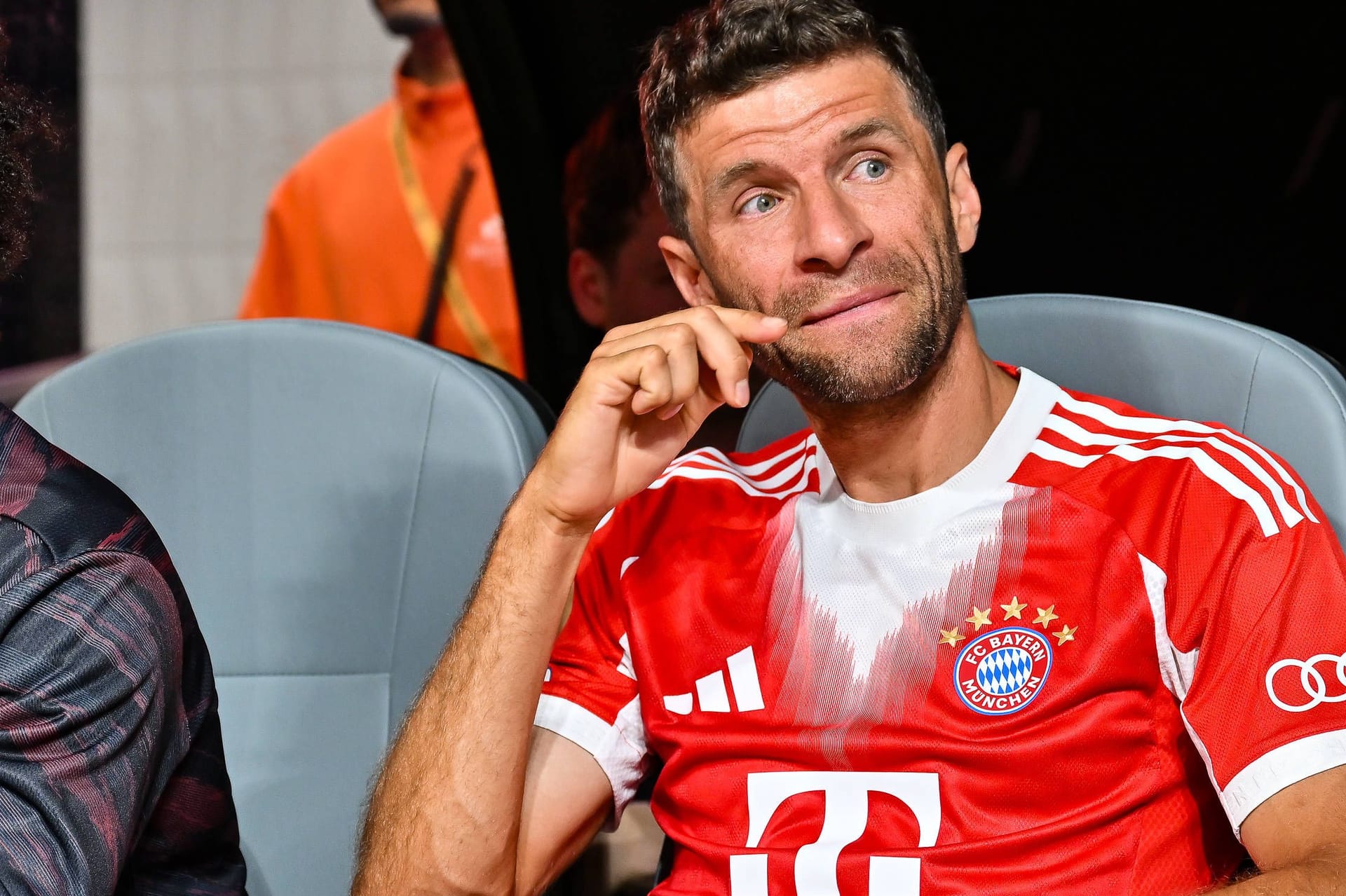 Thomas Müller auf der Bayern-Bank: Die Partie in Atlanta war seine letzte für die Münchner.