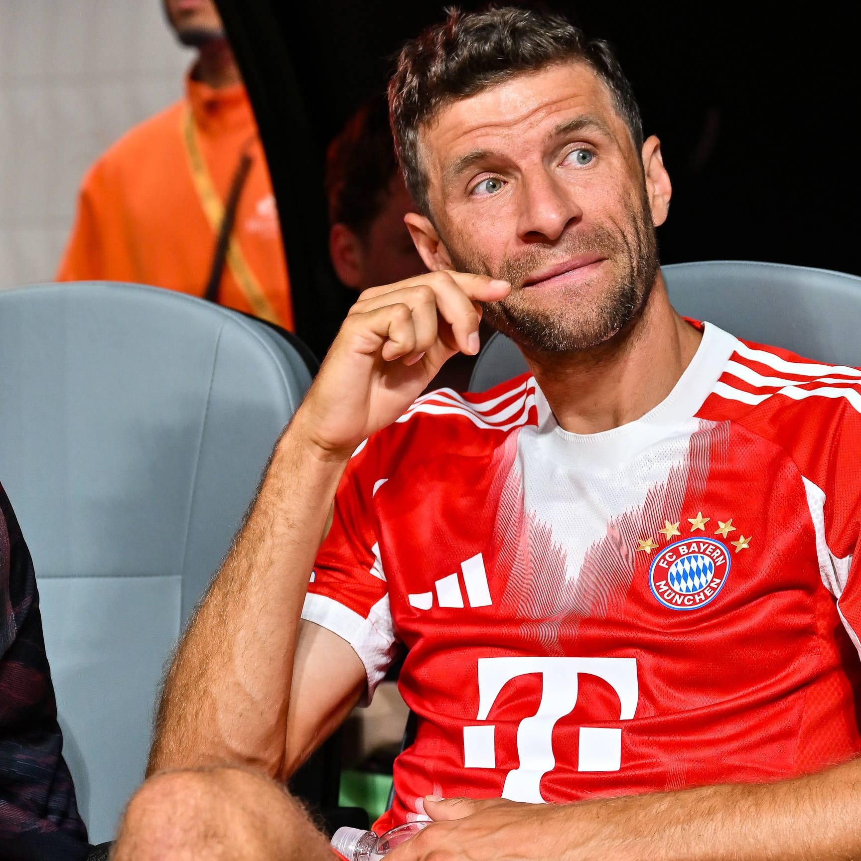Thomas Müller auf der Bayern-Bank: Die Partie in Atlanta war seine letzte für die Münchner.