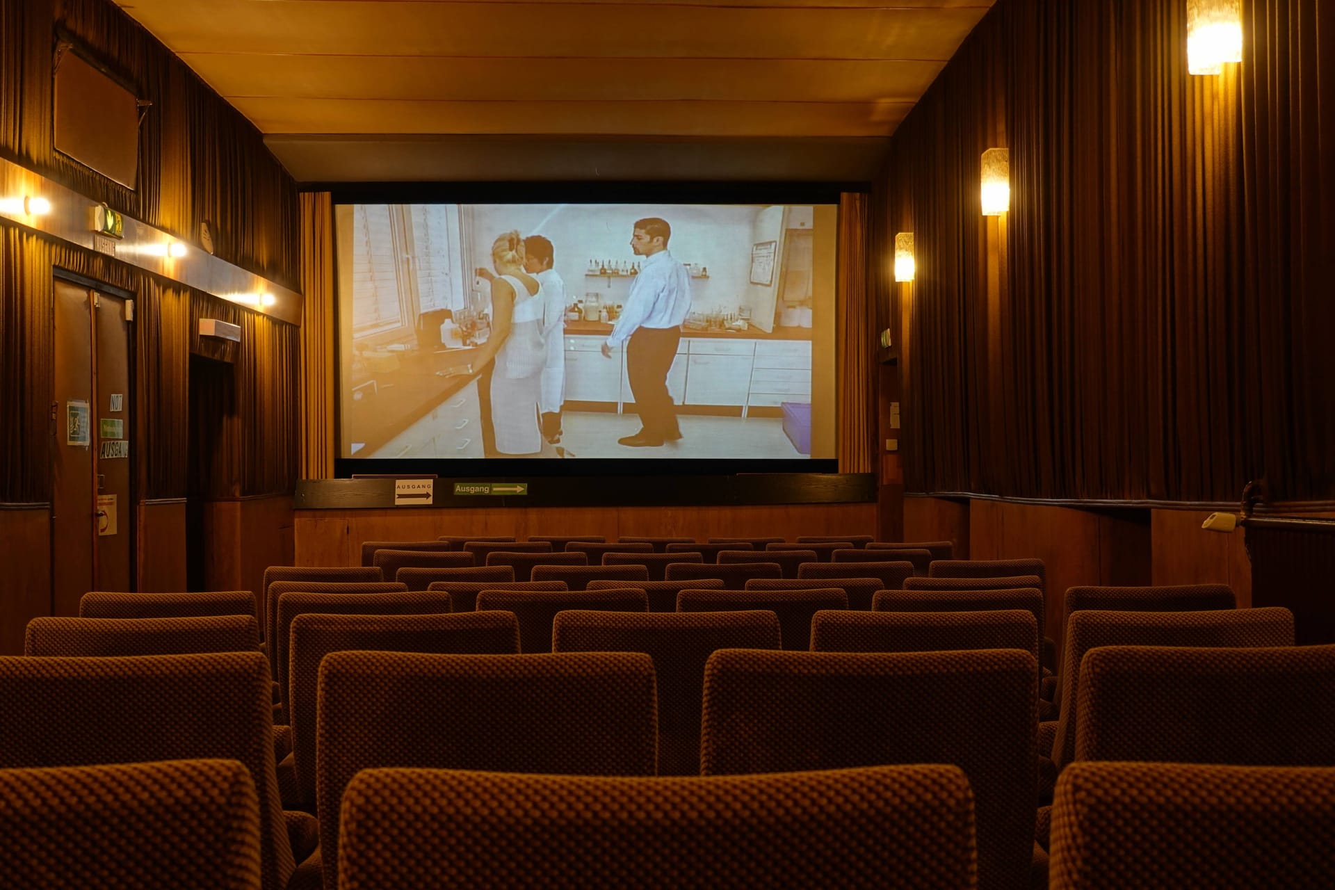 Pornokino (Symbolbild): In den 60er-Jahren musste griff man zu anderen Mitteln, um aus der Krise zu kommen.