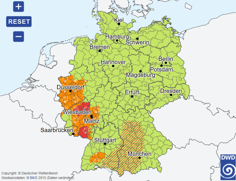 Im markierten Gebiet wird Starkregen oder heftiger Starkregen erwartet, teils begleitet von Gewittern.