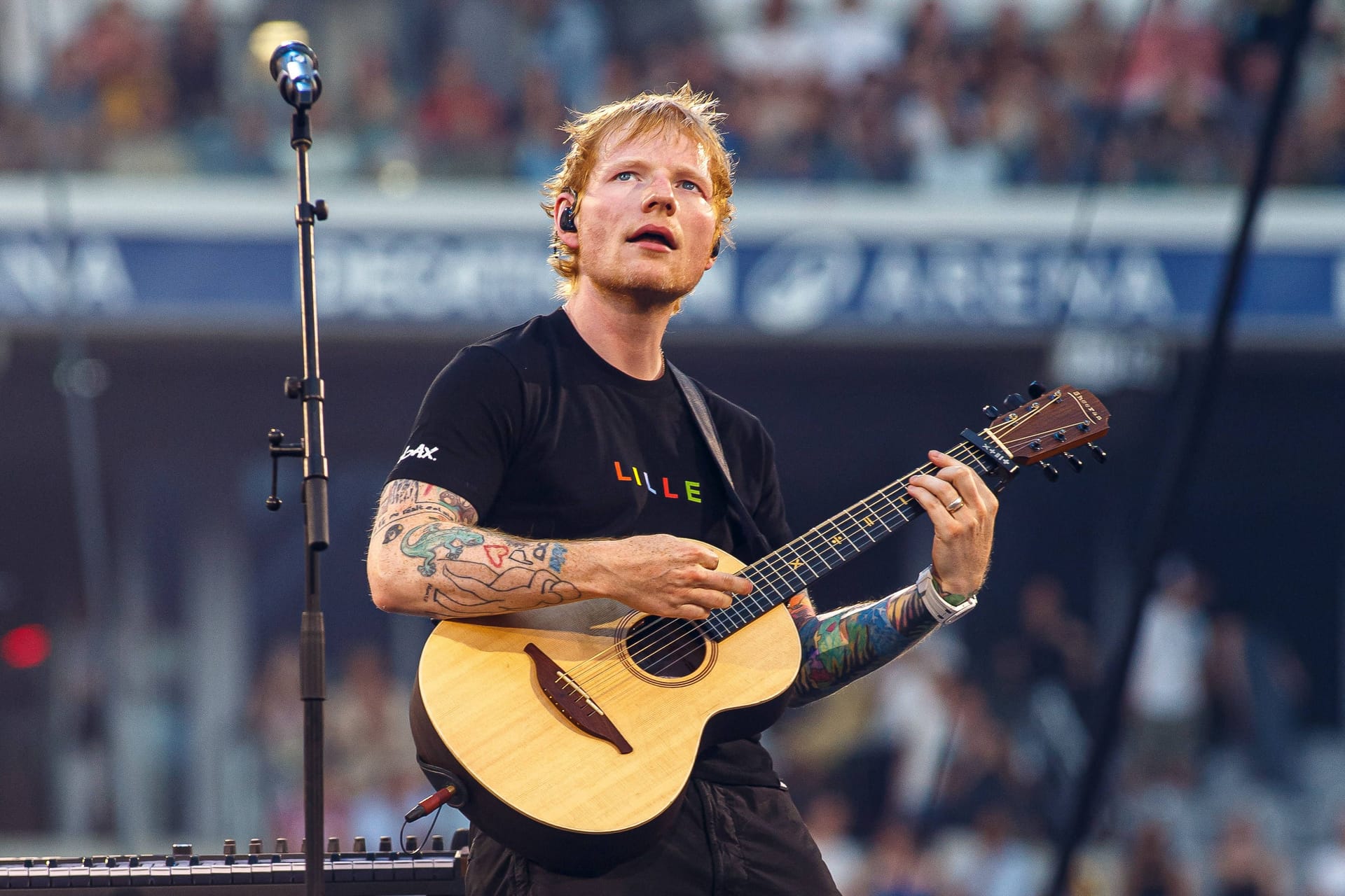 Ed Sheeran bei einem Konzert (Symbolfoto): Nach den Konzerten in Hamburg äußern sich Fans kritisch.