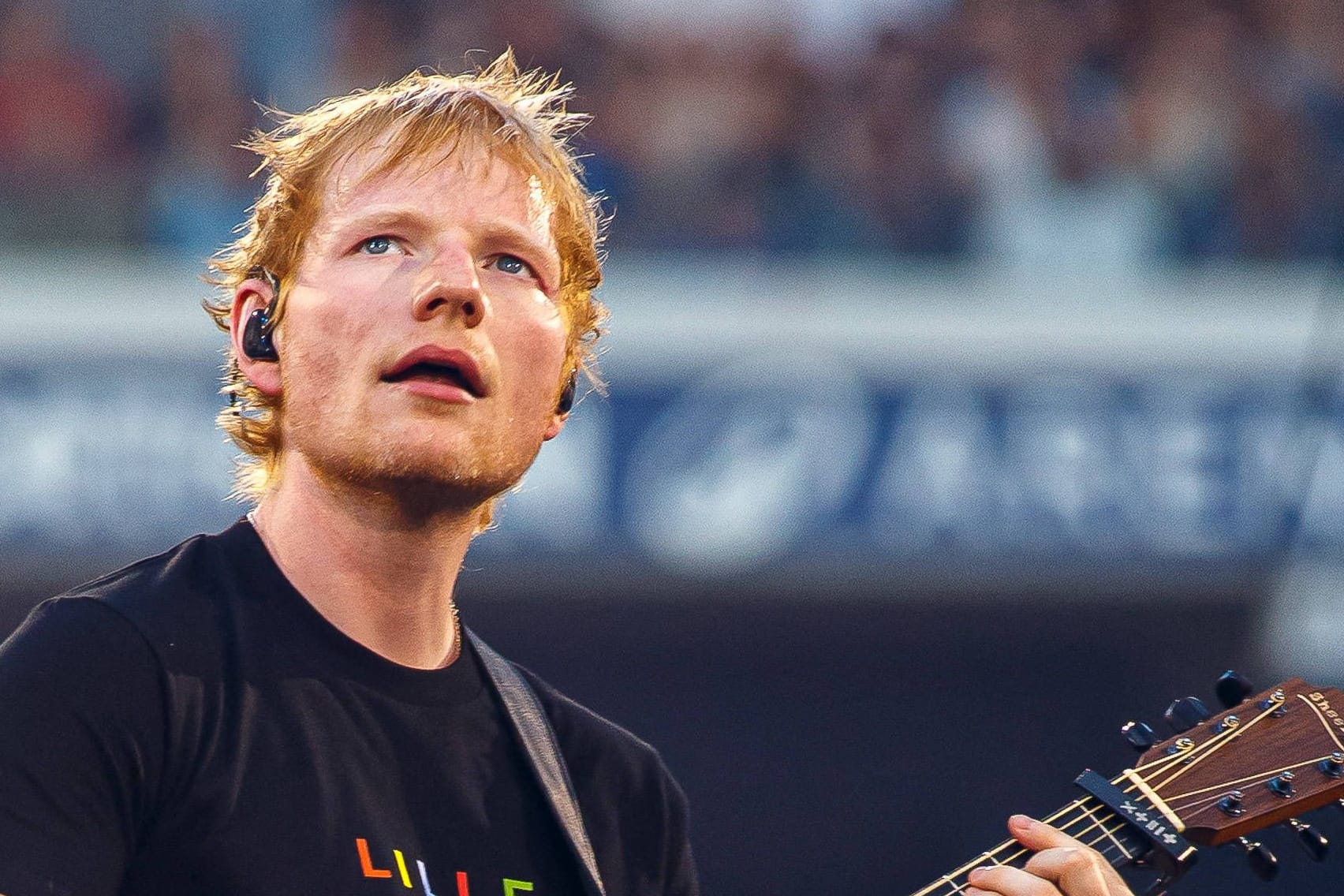 Ed Sheeran bei einem Konzert (Symbolfoto): Nach den Konzerten in Hamburg äußern sich Fans kritisch.