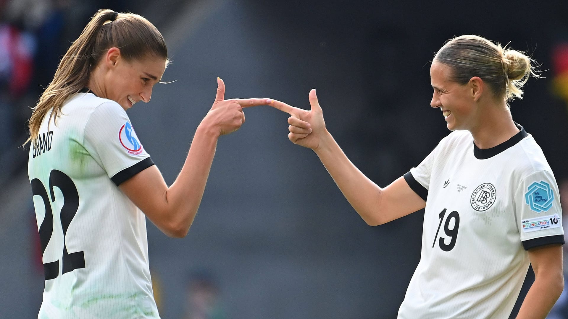 Jule Brand (l.) und Klara Bühl: Die beiden zählen zu den Leistungsträgerinnen im Team.