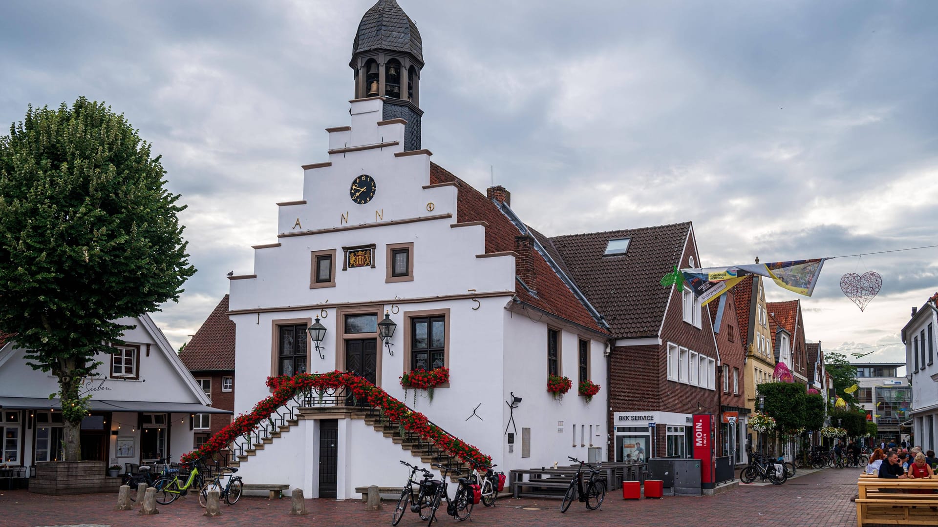 Das Rathaus von Lingen: Es zählt zu den ältesten Gebäuden der Stadt. Das Rathaus von Lingen: Es zählt zu den ältesten Gebäuden der Stadt.