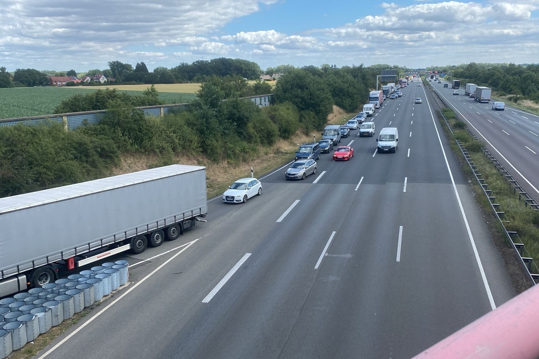 Stau auf der A2: Die Verkehrsteilnehmer werden in Peine abgeleitet.