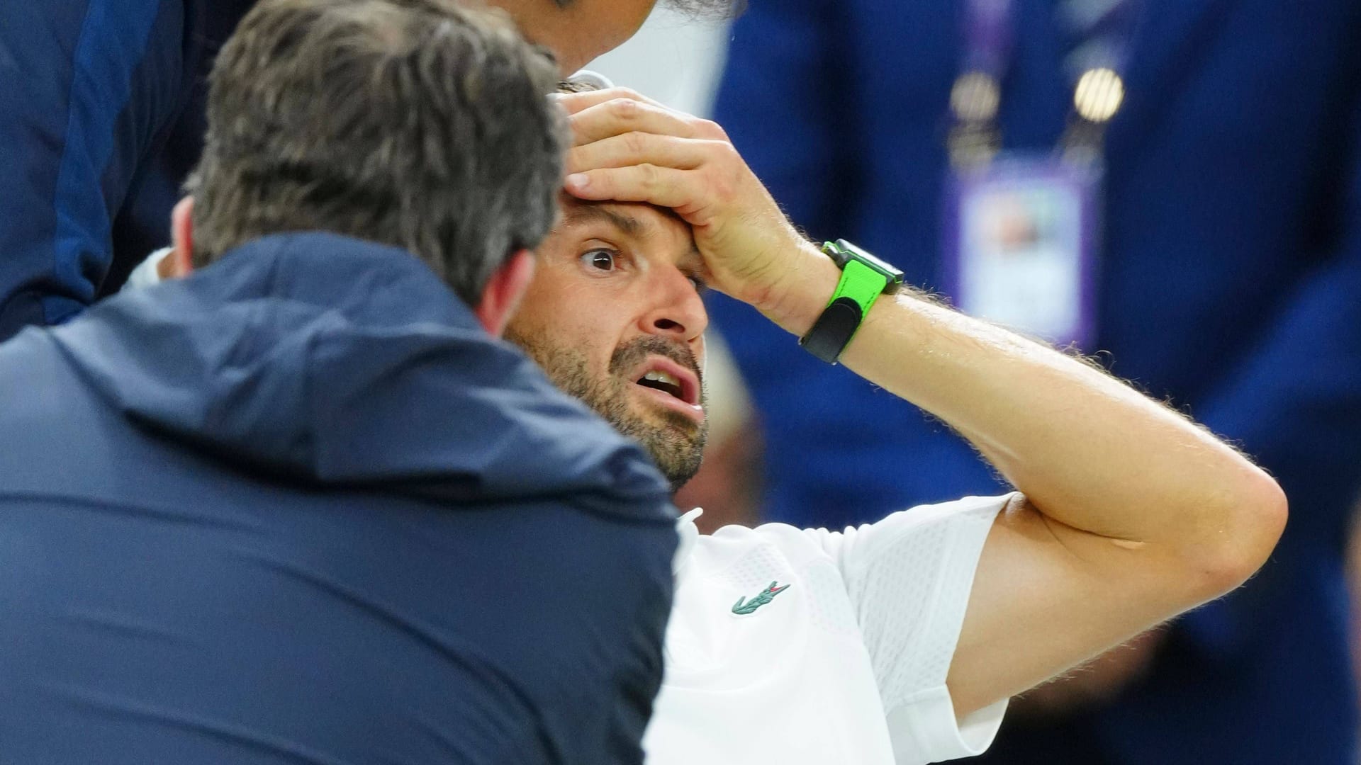 Er kann es nicht fassen: Kurz vor dem größten Triumph verletzt sich Grigor Dimitrov erneut.