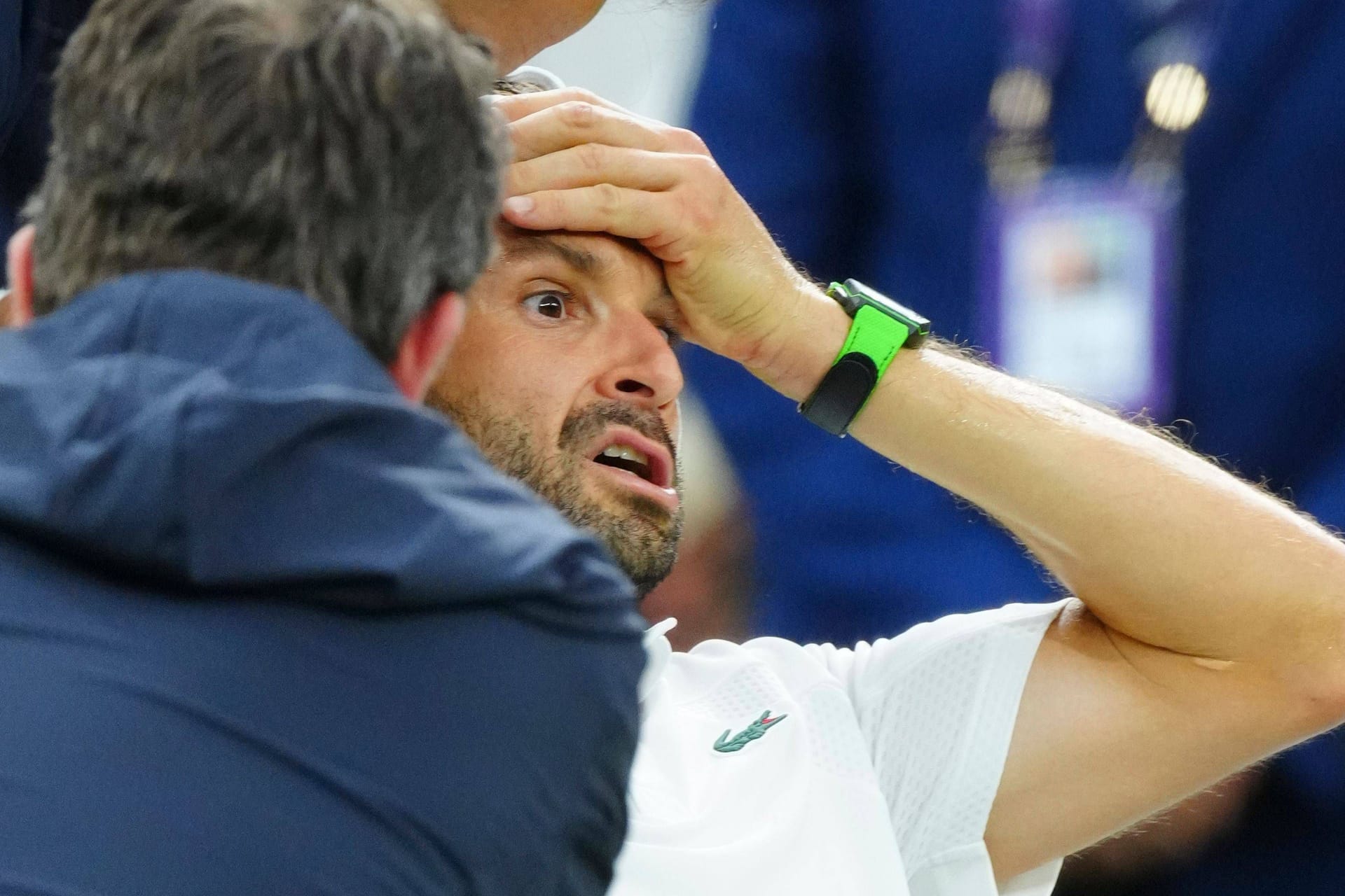 Er kann es nicht fassen: Kurz vor dem größten Triumph verletzt sich Grigor Dimitrov erneut.