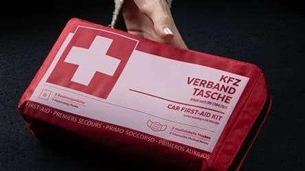 Heldenwerk Verbandstasche: Ein Erste-Hilfe-Set kann Leben retten.