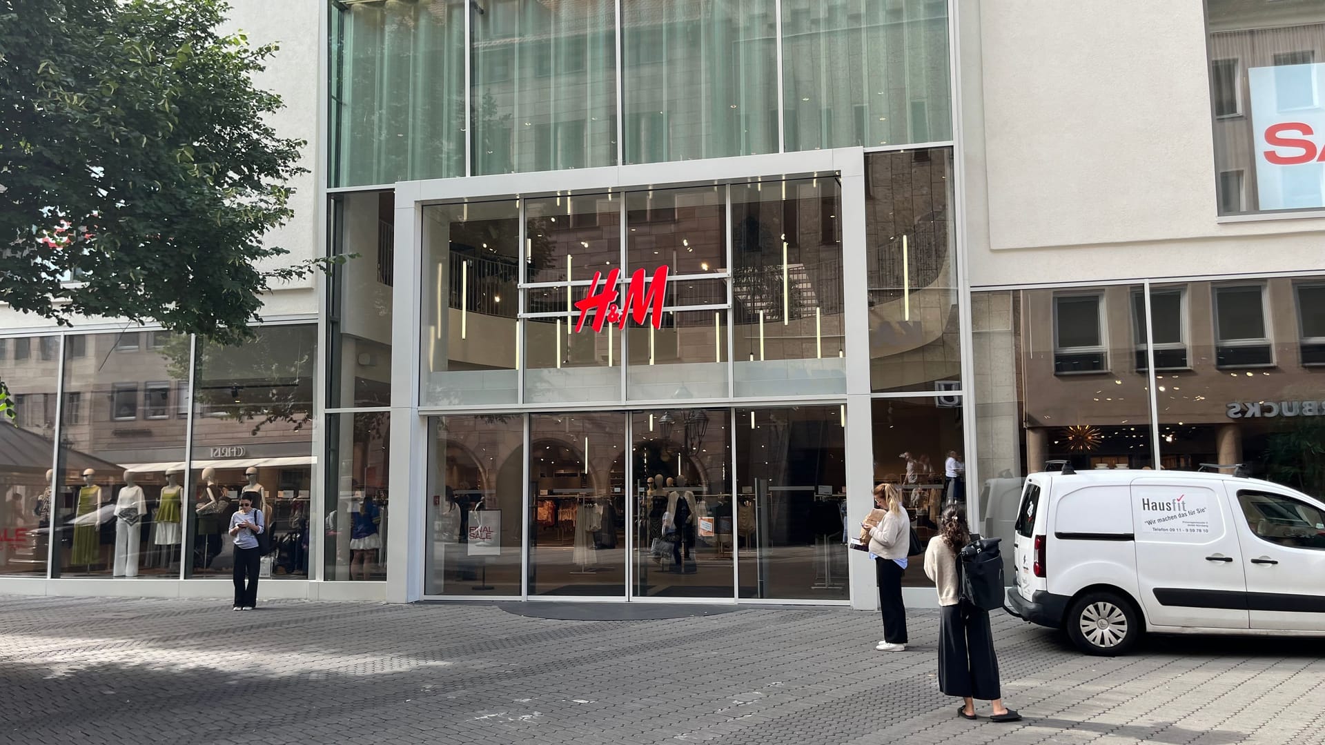 Die zweite Filiale von H&M in der Nürnberger Innenstadt: Sie wurde im Mai 2024 eröffnet – und liegt nur wenige Meter von dem anderen Laden entfernt.