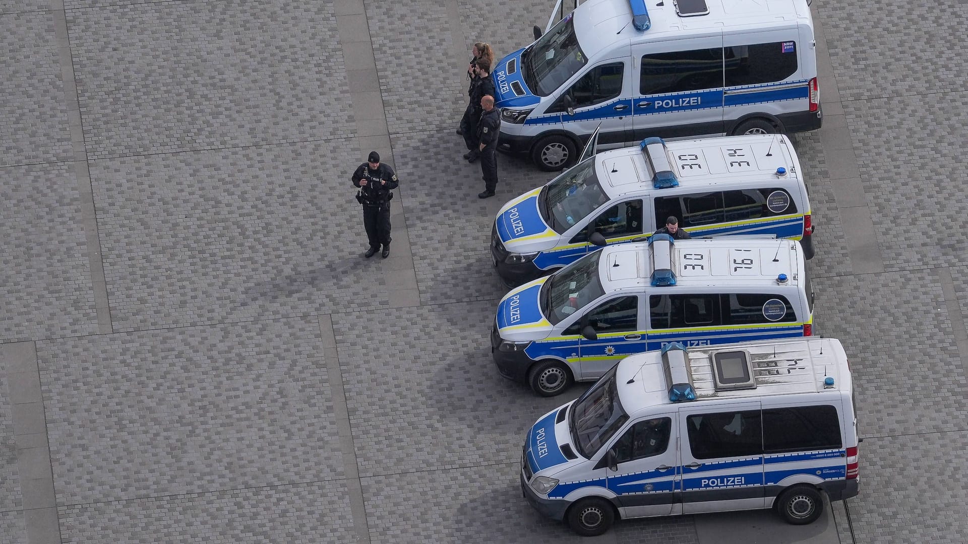 Die Kölner Polizei im Einsatz (Symbolfoto): In Ehrenfeld wurde am Dienstag ein mutmaßlicher Autodieb festgenommen. Die Kölner Polizei im Einsatz (Symbolfoto): In Ehrenfeld wurde am Dienstag ein mutmaßlicher Autodieb festgenommen.