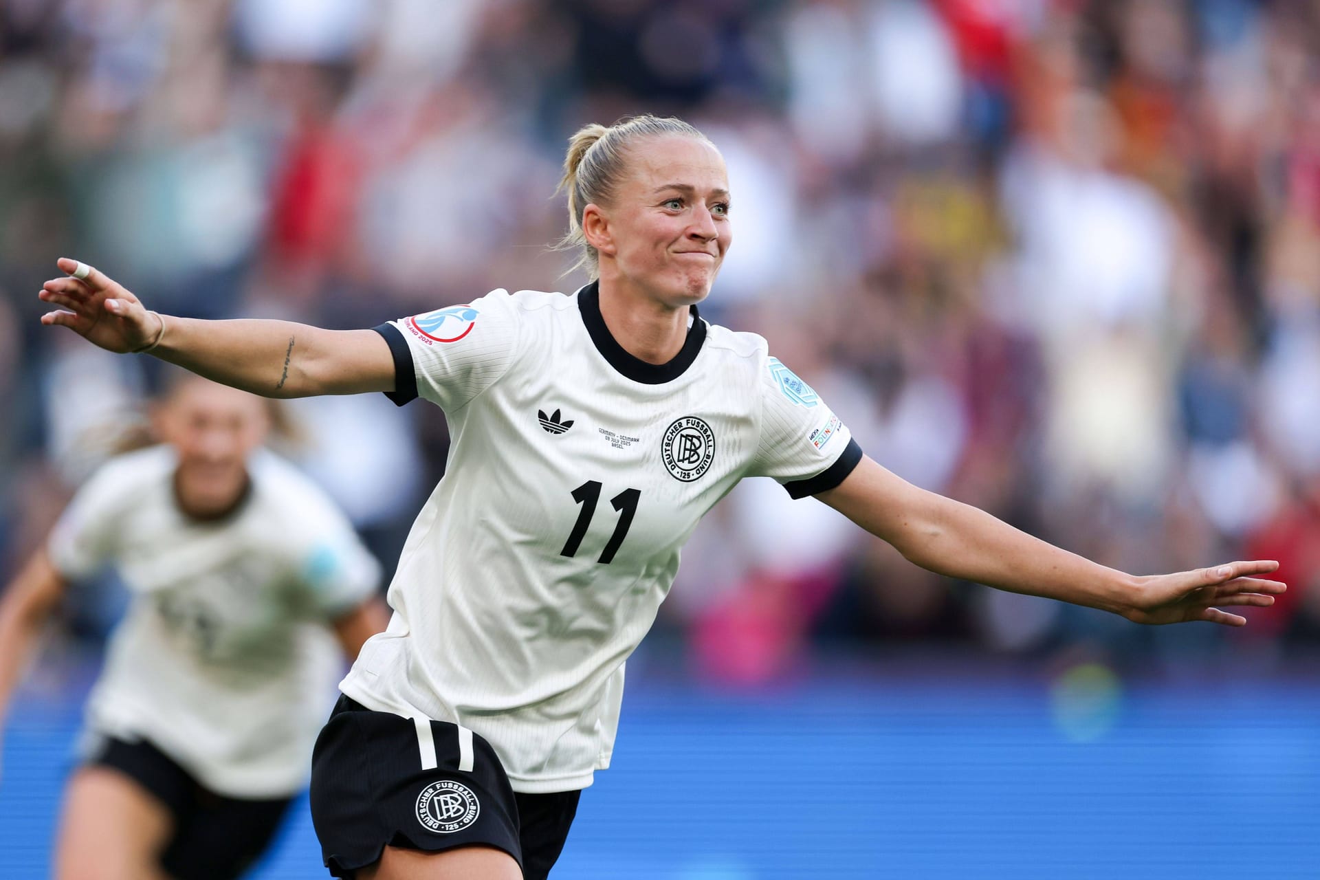 Lea Schüller jubelt: Im Viertelfinale könnten die DFB-Stürmerin und ihr Team schon auf ein Topteam treffen. Lea Schüller jubelt: Im Viertelfinale könnten die DFB-Stürmerin und ihr Team schon auf ein Topteam treffen.