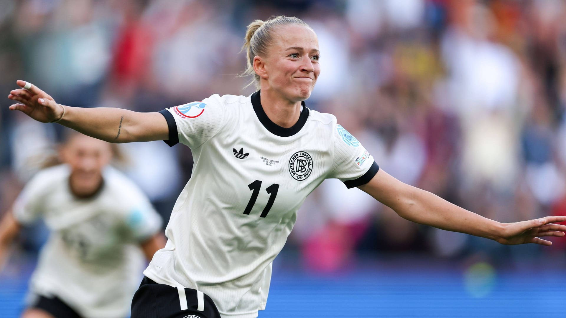 Lea Schüller jubelt: Im Viertelfinale könnten die DFB-Stürmerin und ihr Team schon auf ein Topteam treffen.