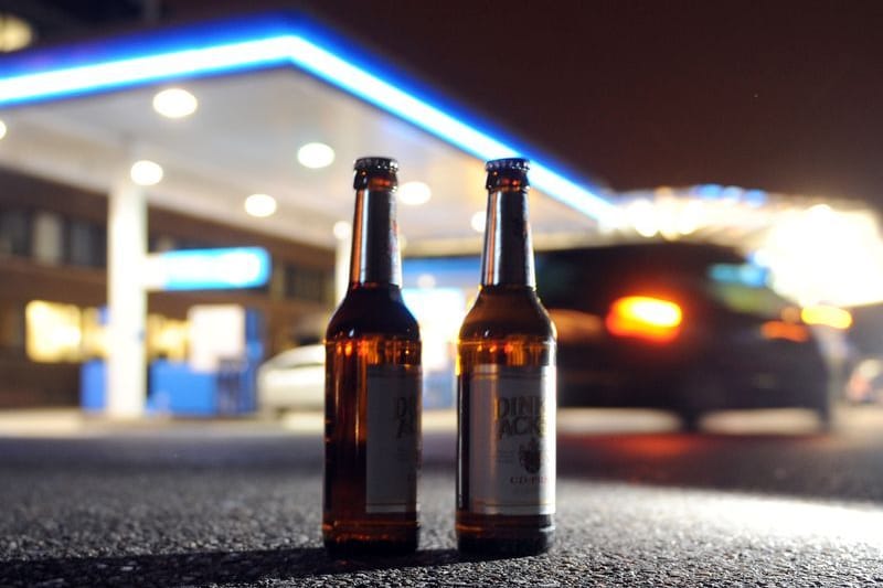 An Tankstellen ist Alkohol in Deutschland oft rund um die Uhr verfügbar (Symbolbild).