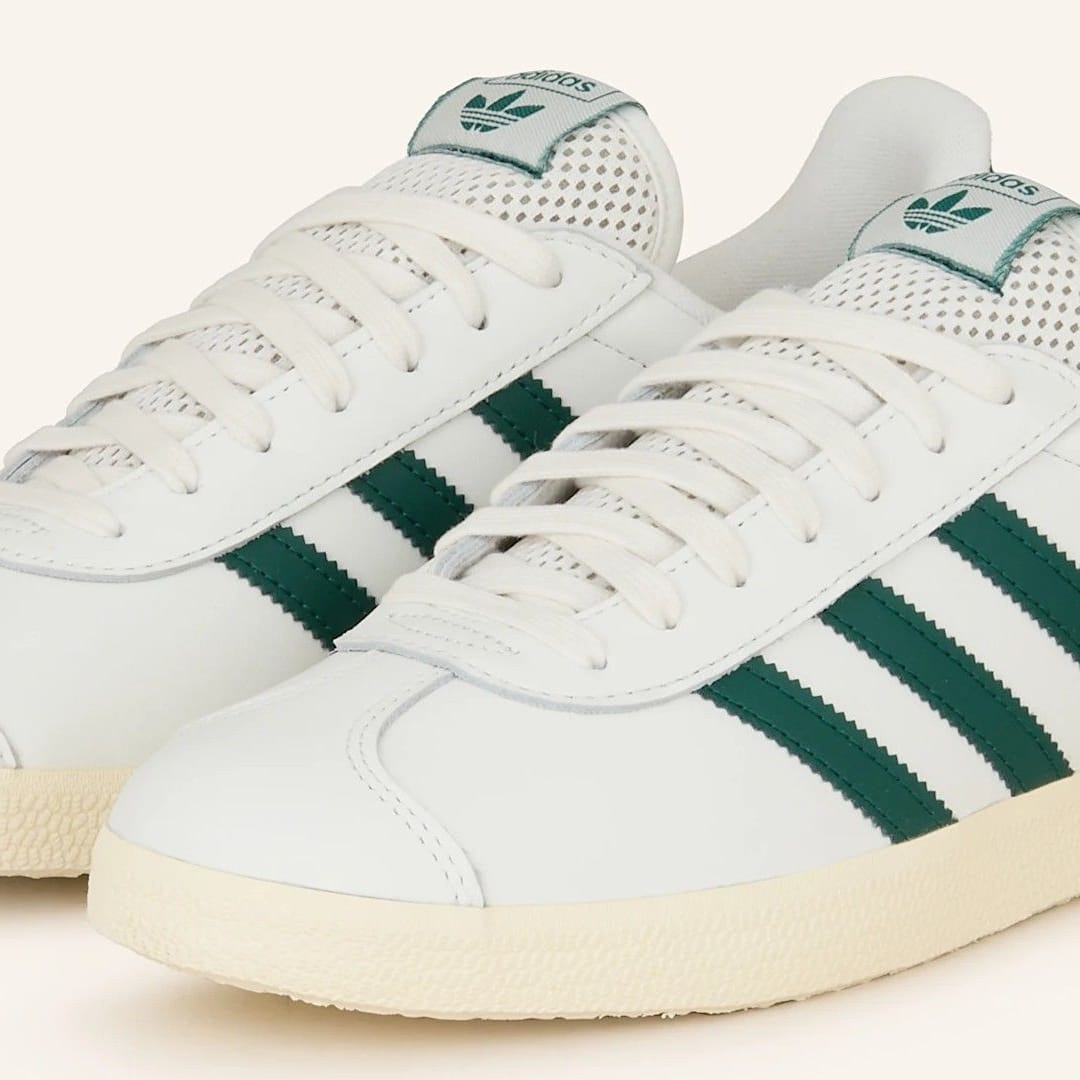 Zeitlos, bequem und reduziert: Die Adidas Gazelle gibt es jetzt deutlich günstiger bei Breuninger.