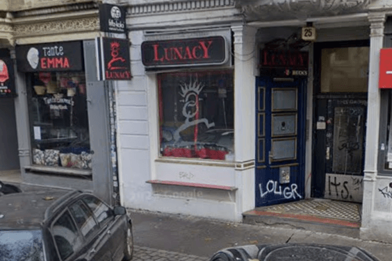 Der Eingang zum "Lunacy" auf dem Hamburger Berg: Die beliebte Punk- und Rockkneipe bekommt einen neuen Eigentümer.