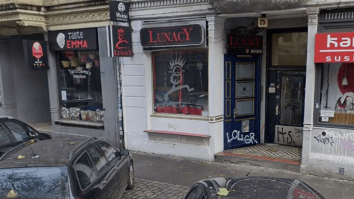 Der Eingang zum "Lunacy" auf dem Hamburger Berg: Die beliebte Punk- und Rockkneipe bekommt einen neuen Eigentümer. Der Eingang zum "Lunacy" auf dem Hamburger Berg: Die beliebte Punk- und Rockkneipe bekommt einen neuen Eigentümer.