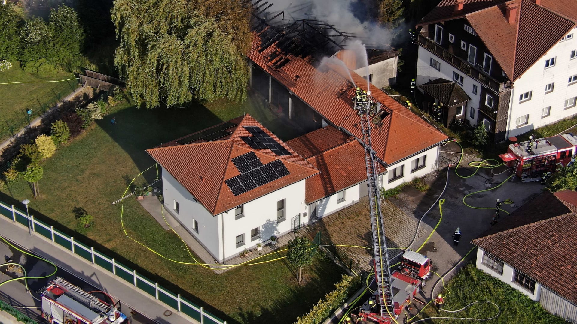 Der Brand Ende Juni in St. Pölten (Archivbild): Der 43-jährige Bewohner soll das Feuer selbst gelegt haben.